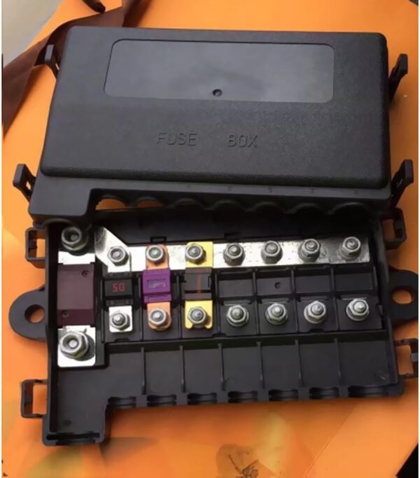 AMIFH4 7 WAY 1 AMG/7 AMI FUSE BOX 5MM STUDS